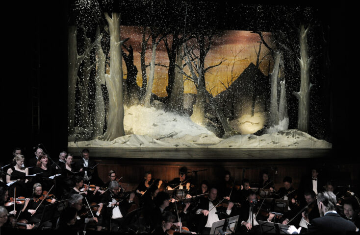Volksbühne am Rosa-Luxemburgplatz, Berlin "Der Klang der Offenbarung des Göttlichen" Ein Theaterstück von Ragnar Kjartansson mit einer Komposition von Kjartan Sveinsson, Premiere: 19.2.2014,
Regie & Bühne: Ragnar Kjartansson, Dirigent: David Thor Jónsson, aufgeführt vom Deutschen Filmorchester Babelsberg und dem Berliner Filmchor Copyright (C) Thomas Aurin Gleditschstr. 45, D-10781 Berlin Tel.:+49 (0)30 2175 6205 Mobil.:+49 (0)170 2933679 Veröffentlichung nur gegen Honorar zzgl. 7% MWSt. und Belegexemplar Steuer Nr.: 11/18/213/52812, UID Nr.: DE 170 902 977 Commerzbank, BLZ: 810 80 000, Konto-Nr.: 316 030 000 SWIFT-BIC: DRES DE FF 810, IBAN: DE07 81080000 0316030000
